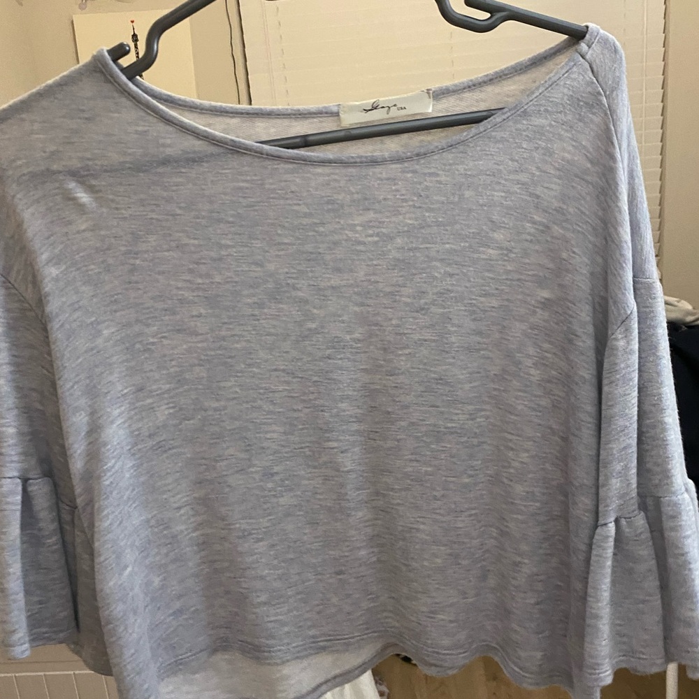 Cute grey cropped long sleeve